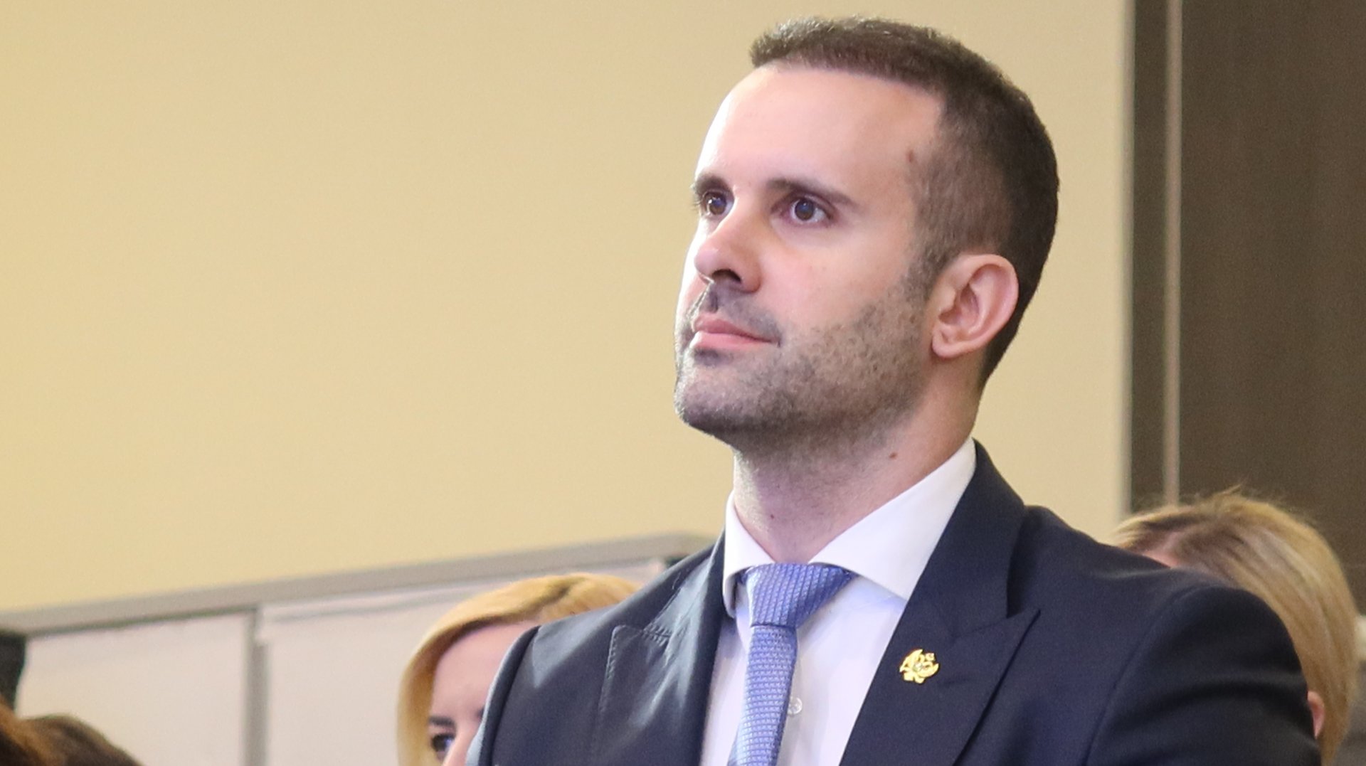 PES: Milatović da se primarno bavi svojim poslom, umjesto što preuzima ulogu zaštitnika Abazovićeve Vlade