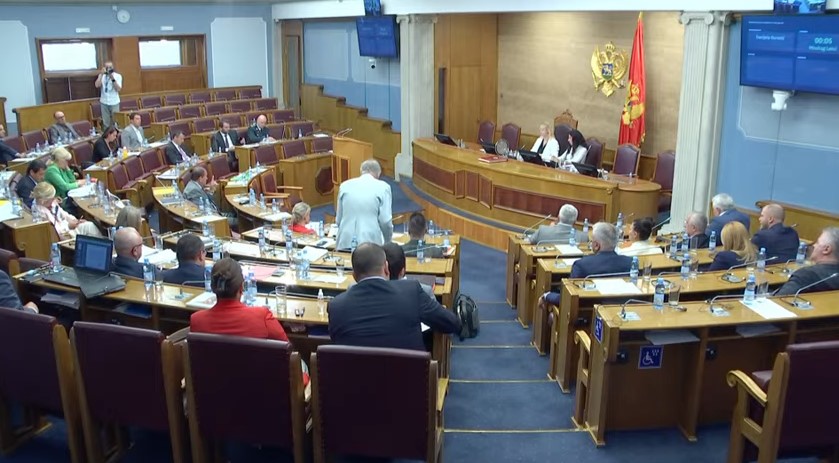 Skupština: Usvojen predlog Zakona o povećanju naknada pripravnicima sa 266 na 450 eura