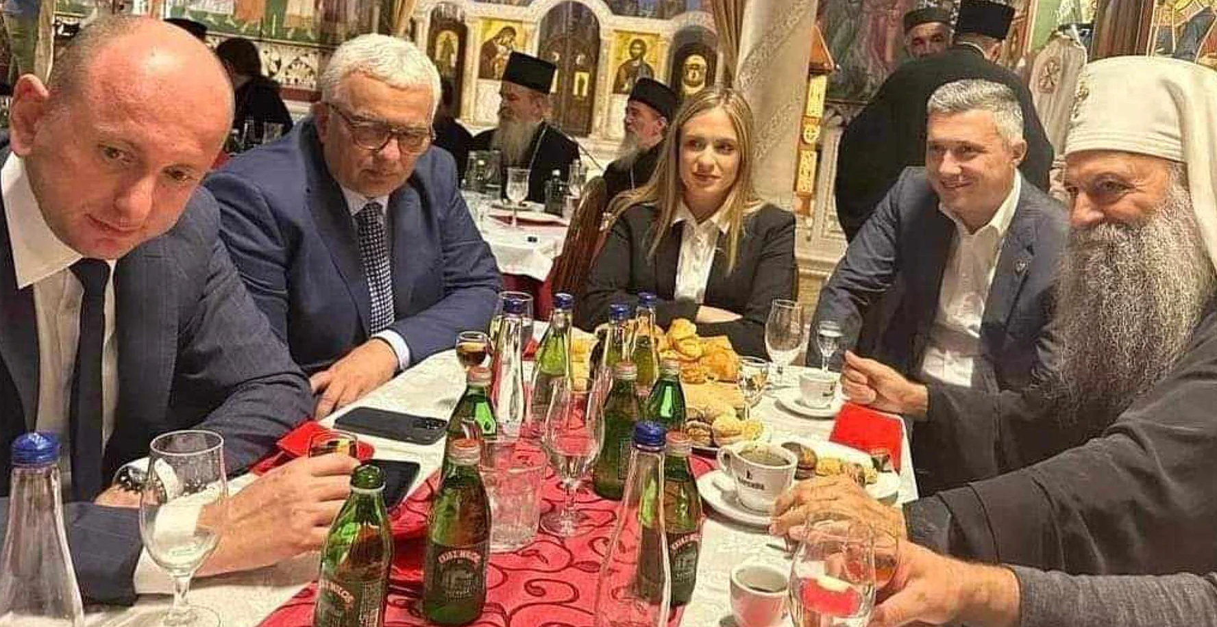 Pili i mezili usred PG hrama