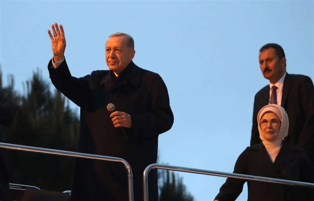 Pogledajte kako Erdogan pjesmom slavi pobjedu