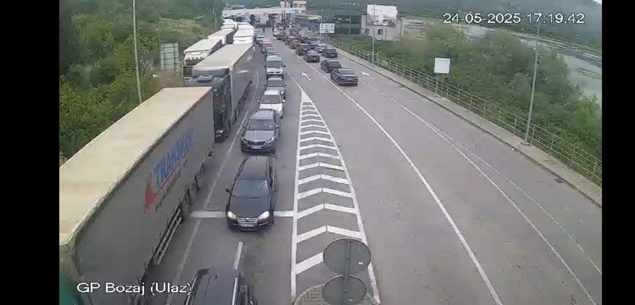 Turistička sezona nije ni počela, a na Božaju se na ulazak u Crnu Goru čeka duže od 40 minuta