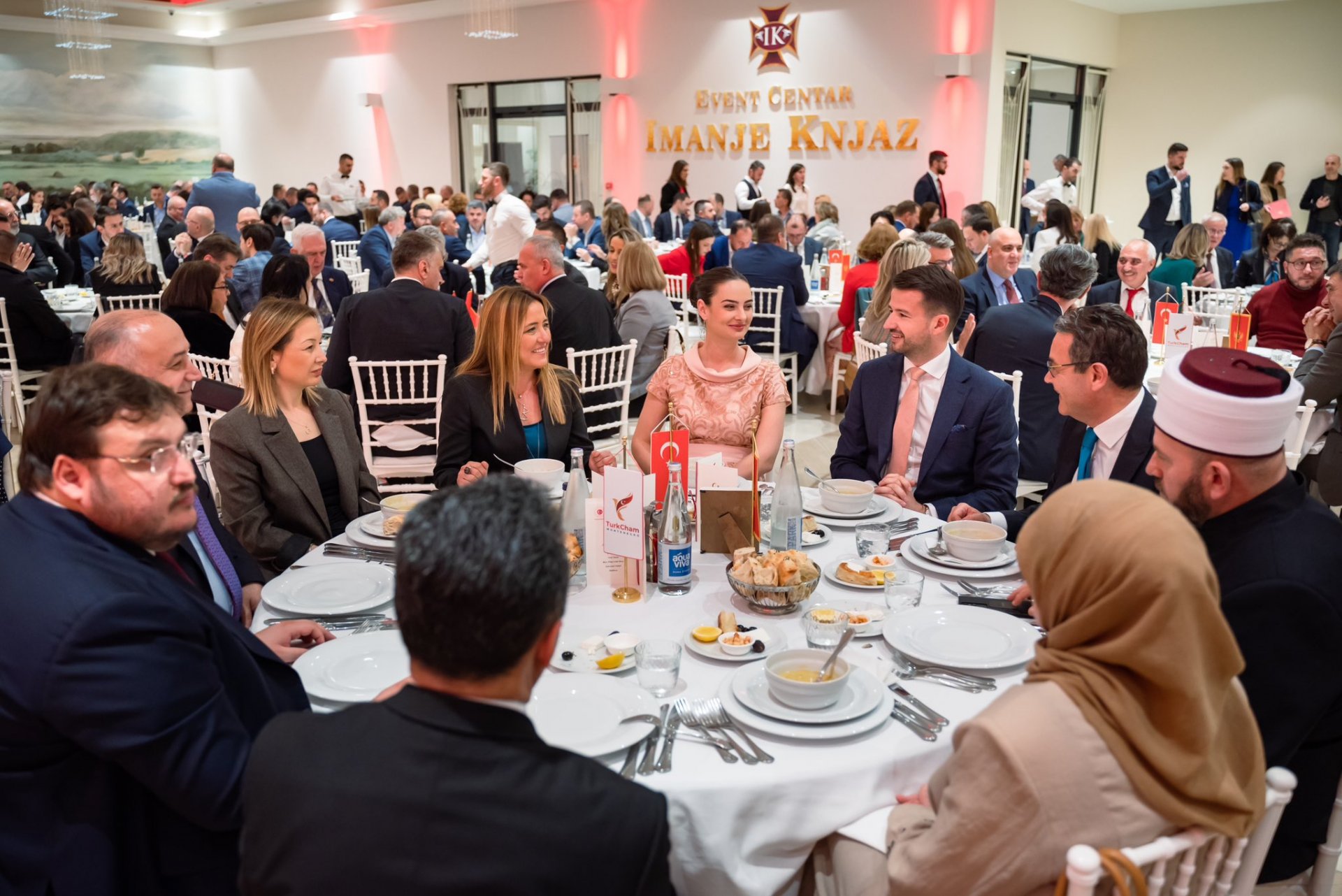 Milatović sa suprugom na iftaru: Nema većih ideala od međusobnog poštovanja i uvažavanja različitosti