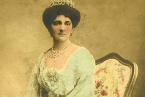 Ovdje Je Sahranjena Kraljica Jelena Savojska Princeza Crne Gore Drustvo