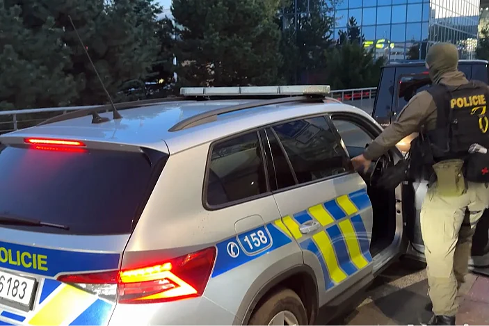 Opsadno stanje u Pragu: Policija i vojska blokirale aerodrom zbog prijetnje dronovima