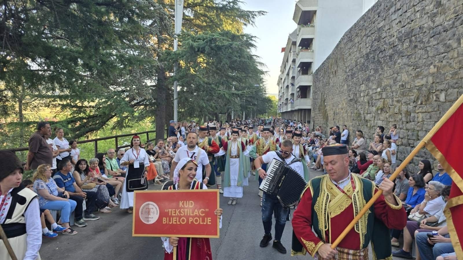 KUD Tekstilac na jednomjesečnoj turneji u Francuskoj i Španiji