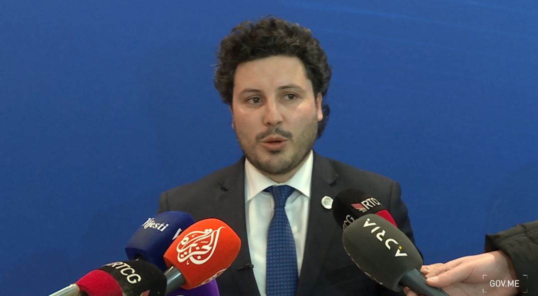 Abazović o prekidu sjednice: Mi moramo zauzeti stranu, a ta strana nije ruska