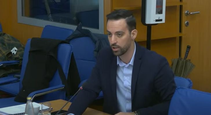 Zirojević Šaranoviću: Da li je tačno da je u potrazi za Balijagićem uništena vojna letjelica, u vrijednosti od oko 100.000 eura?; Šaranović bez odgovora