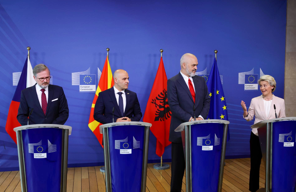 Otvoreni pregovori EU sa Skopljem i Tiranom, Fon der Lajen - istorijski trenutak