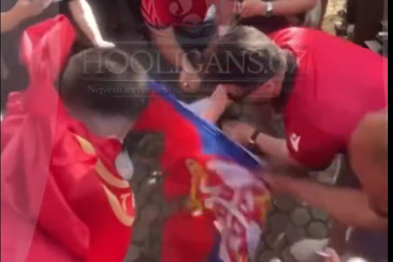 Albanci pocijepali srpsku zastavu usred Tirane, totalni haos u gradu uoči duela sa Srbijom!