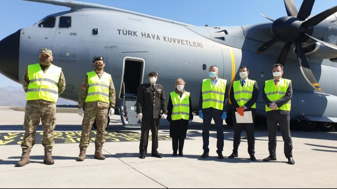 Avion sa medicinskom opremom iz Turske sletio na aerodrom u Podgorici
