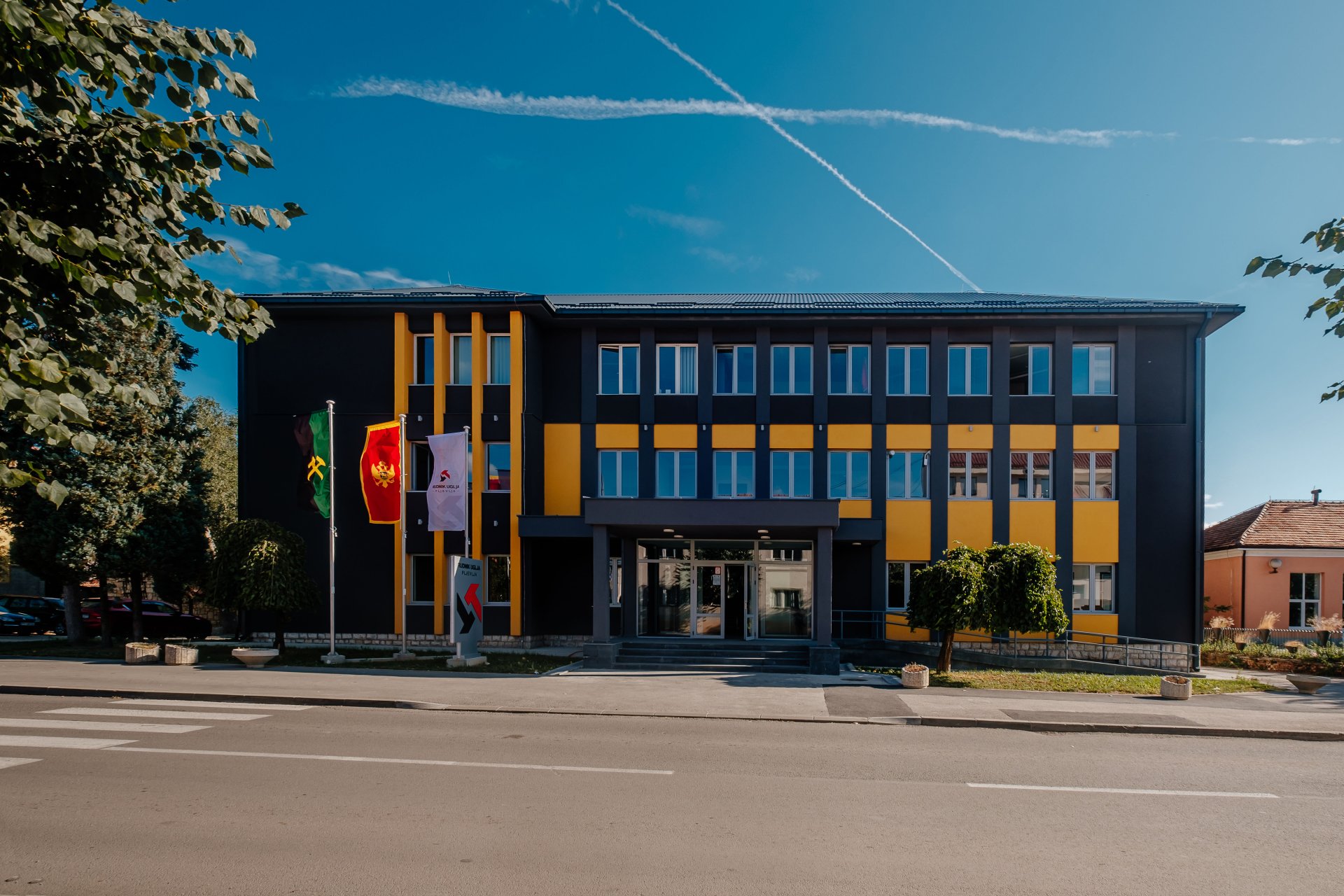 Rudnik uglja Pljevlja: Klizište zatrpalo mašinu, bagerista lakše povrijeđen
