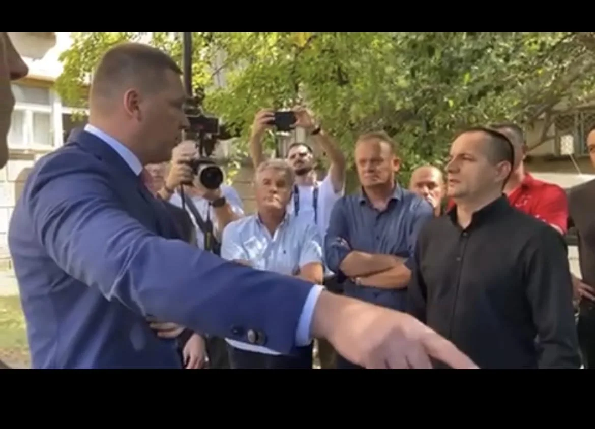 Pogledajte snimke: Sukob ministra Adžića sa dijelom Nezavisnog sindikata na protestu, uzvikivali: Fukaro, sram te bilo