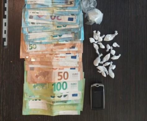 Uprava policije: U pretresima na teritoriji Podgorice, Cetinja i Nikšića pronađena droga i oružje; pet lica lišeno slobode, dvojici stranih državljana otkazan  boravak u CG