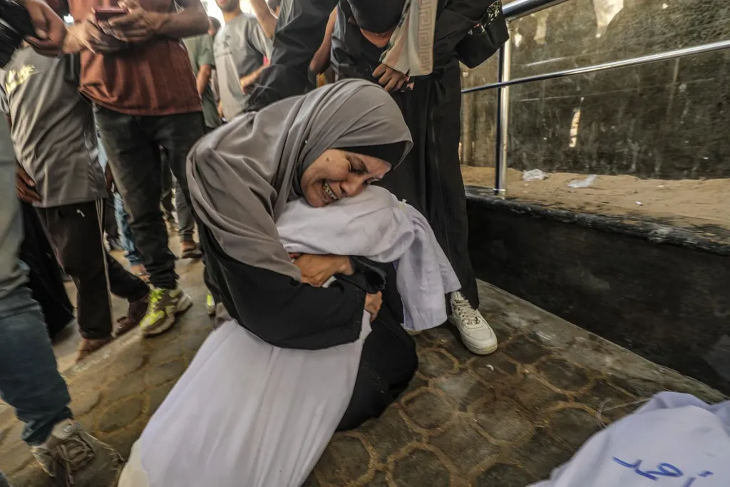 Izraelske snage granatiraju Gazu na godišnjicu rata, Hamas i Izrael razgovaraju o Trampovom planu