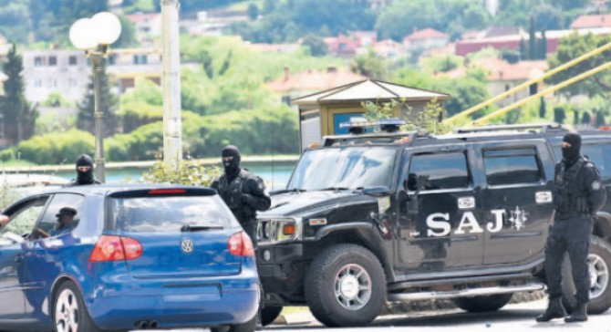 Racije SAJ-a u Tivtu: Pretreseno više lokacija, uhapšena jedna osoba