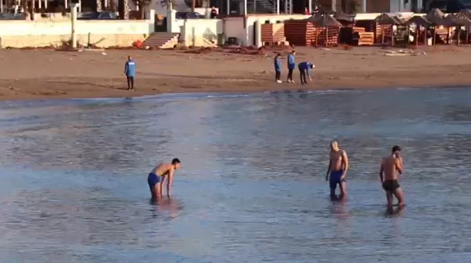 Ulcinj: Januarsko kupanje na Maloj plaži
