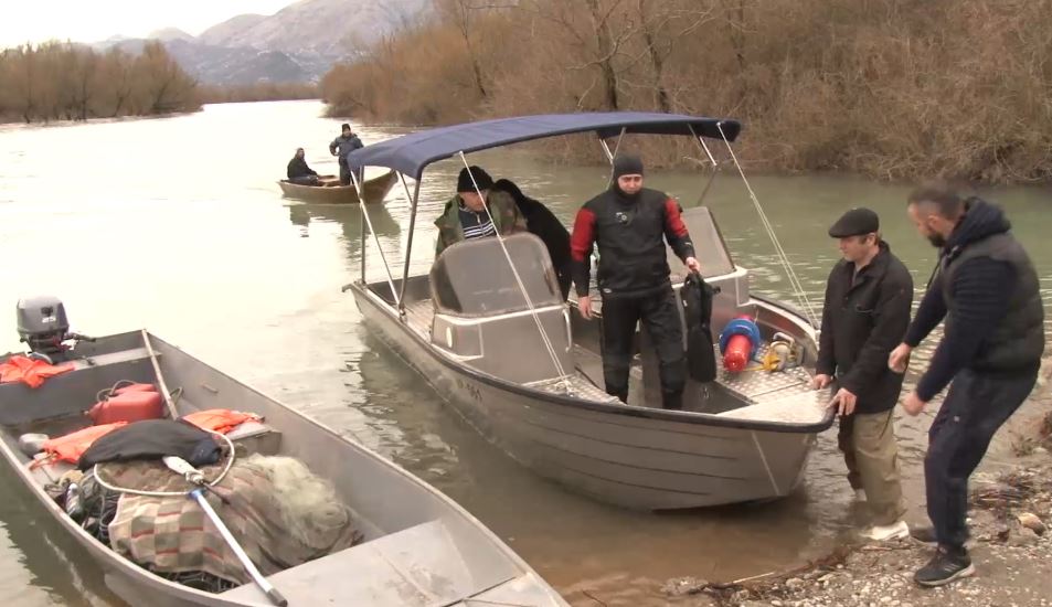 Ronioci na Skadarskom pronašli čamac, i dalje traže tijela