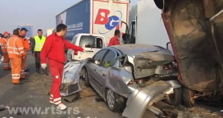 Užas u Srbiji: Sedmoro mrtvih, 25 povrijeđenih u lančanom sudaru na autoputu