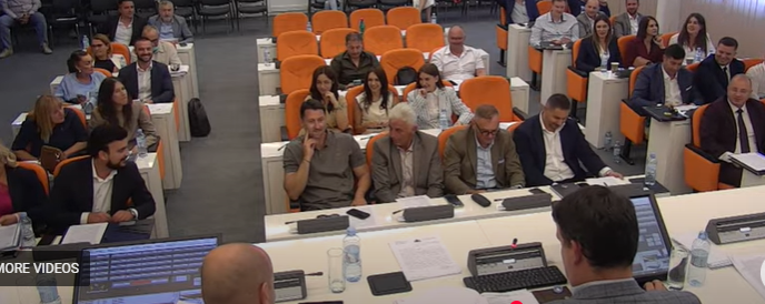 Jezičke nedoumice u budvanskom parlamentu