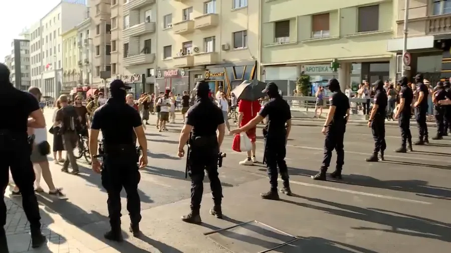 UŽIVO  Srbija: Studenti pozvali građane na masovnu obustavu rada do ispunjenja zahtjeva; Policija odblokirala magistralu ka Crnoj Gori, privedena dva mladića