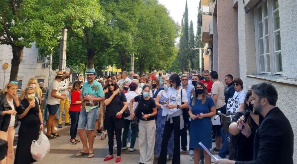 Protest kulturnih djelatnika: Vlada da smijeni sve retrogradne ministre, na čelu sa Bratić