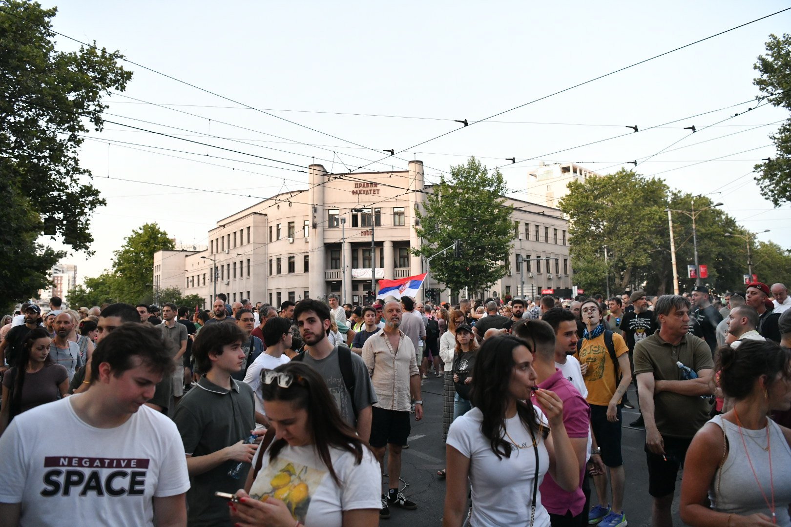 Protest ispred Pravnog fakulteta: Najavljena blokada Beograda koja počinje u sedam časova ujutru