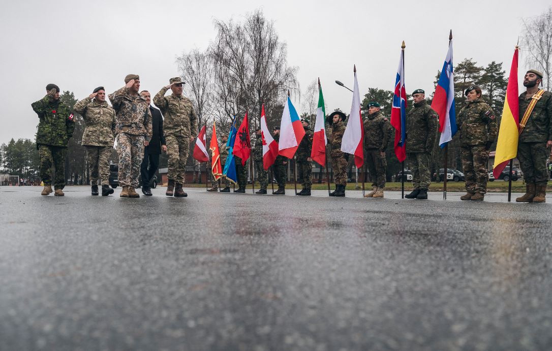 Dakić i Filipović posjetili pripadnike crnogorskog kontingenta u Letoniji