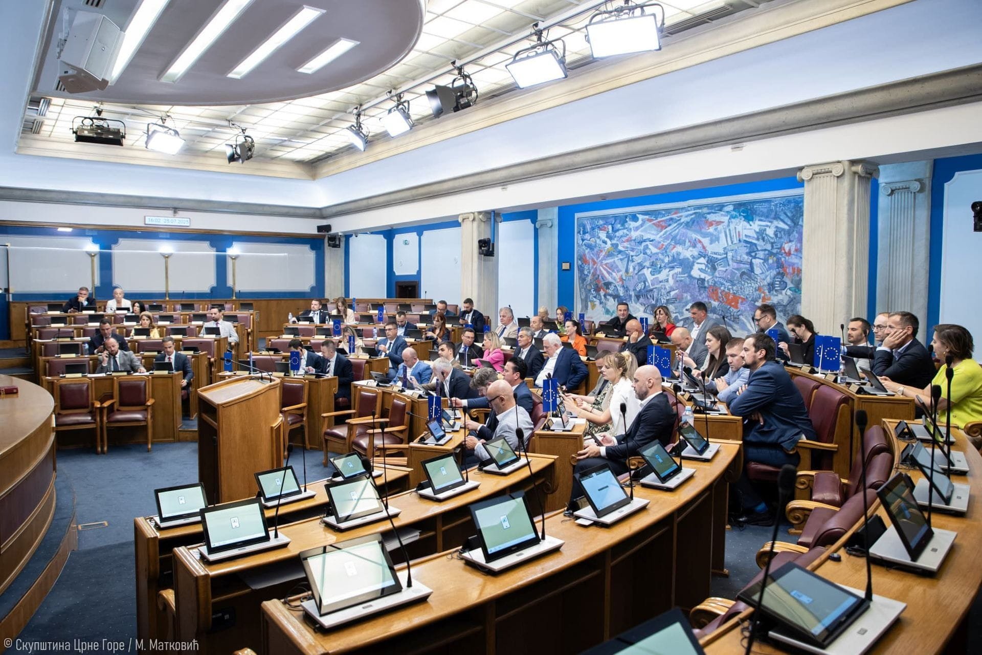 Pred poslanicima više predloga zakona