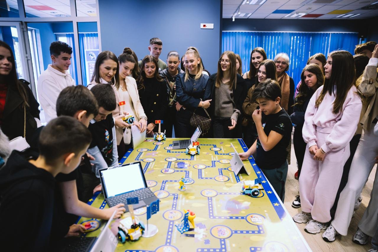 Evropska kuća obilježila Međunarodni STEM dan interaktivnom predstavom i radionicom robotike