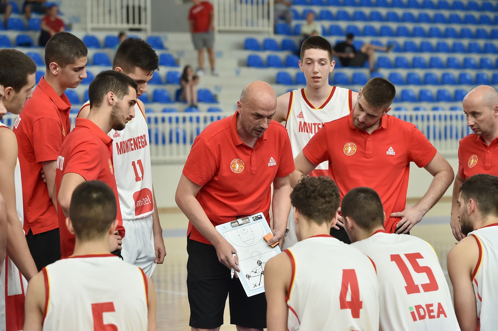 Košarkaši eliminisani u 1/8 finala: Crna Gora u nastavku prvenstva igra za opstanak
