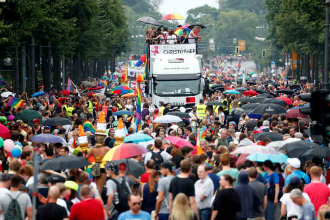 Gej parada okupila nekoliko desetina hiljada ljudi