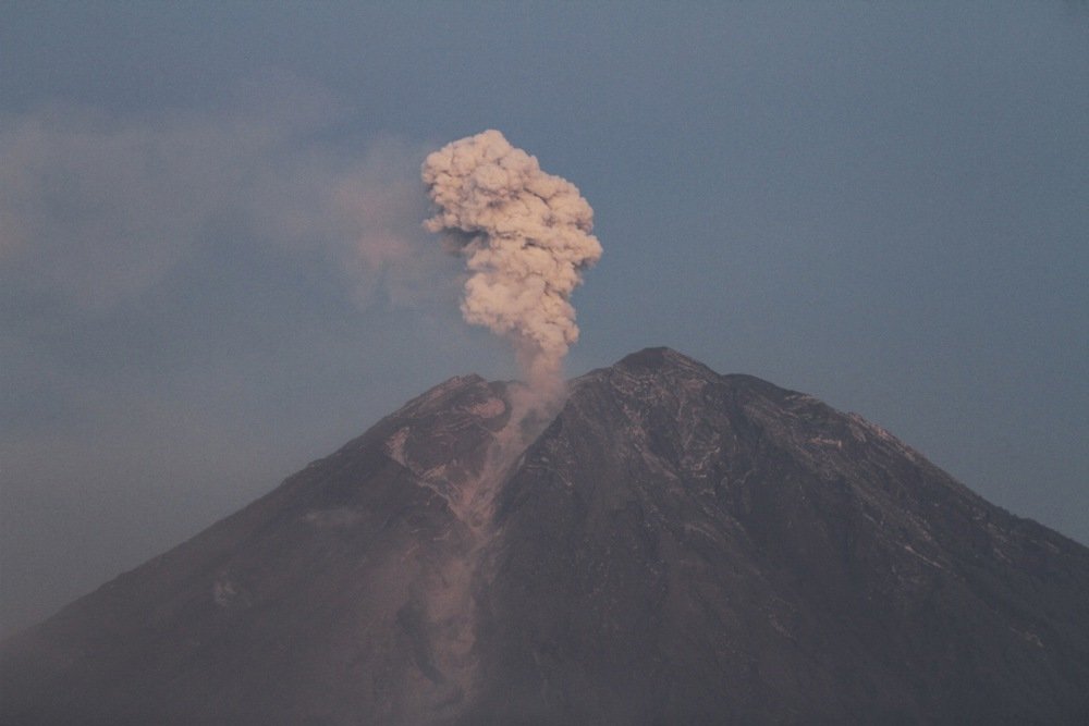 Najviši nivo uzbune zbog erupcije vulkana, opasnost i od cunamija