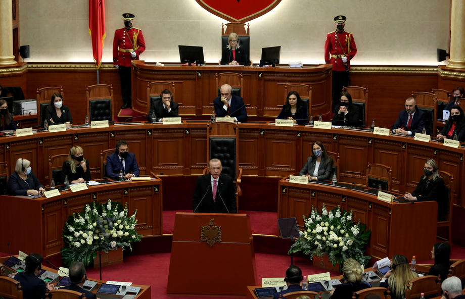 Albanski parlament odbacio rezoluciju o Srebrenici