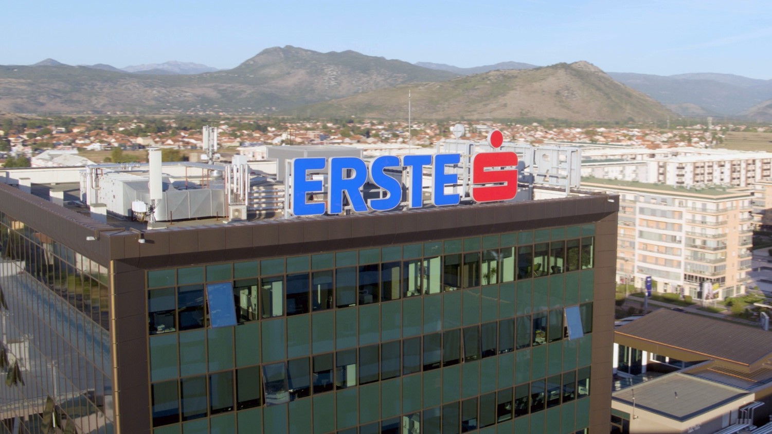 Erste banka u 2021: Rast dobiti i operativnih prihoda, niži troškovi rizika