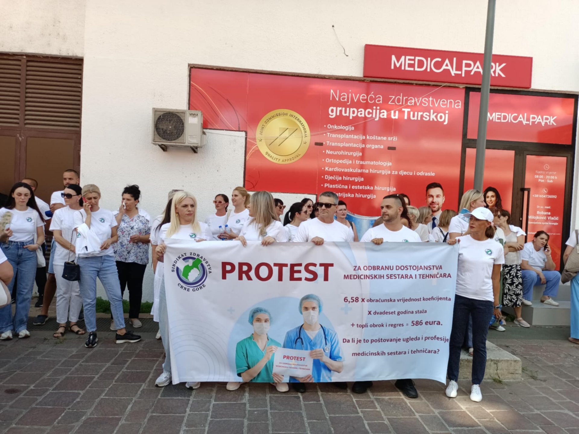 Protest ispred Ministarstva zdravlja: Traže plate veće 15 do 20 odsto