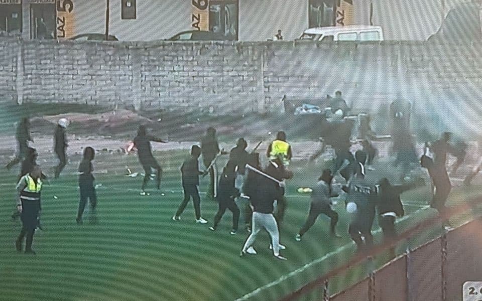 VIDEO Huligani bakljama i motkama napali navijače Berana, nastao opšti haos