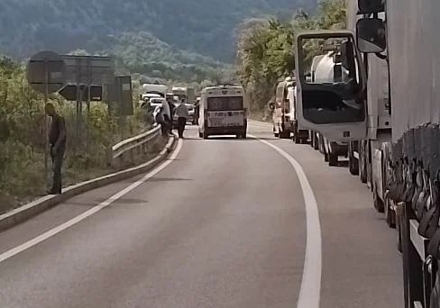 Saobraćajna nezgoda na Bogetićima: Jedna osoba lakše povrijeđena, jedan učesnik udesa pobjegao s lica mjesta