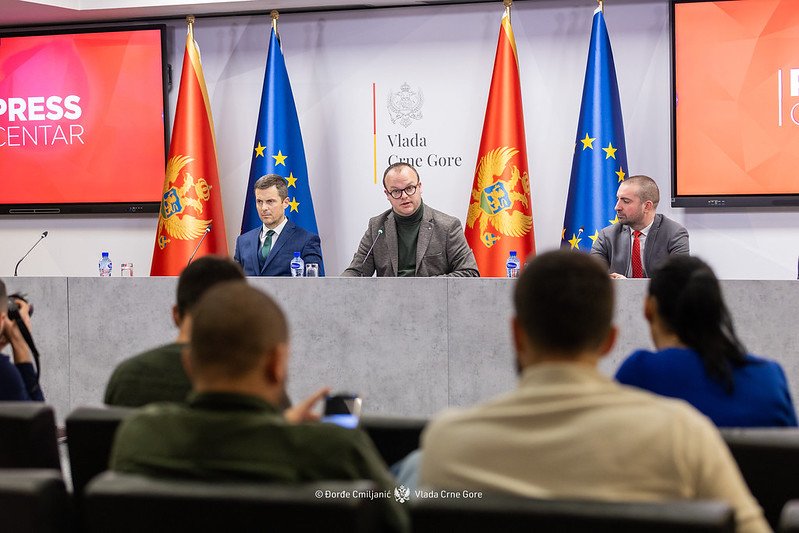 Mujović: Vlada daje novac i gradi, a Botun i Zeta su gazde i upravljaju procesom; Ćulafić: Ministri iz DNP-a nijesu bili na sjednici