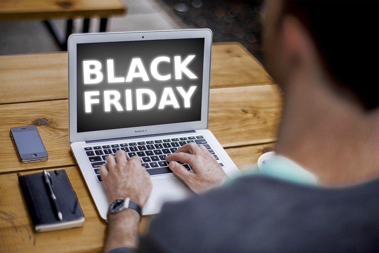 Crni petak ili Black Friday i kako je cijeli svijet stao u red za „popuste“