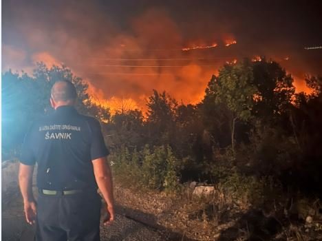 Šavnički vatrogasci na prvoj liniji požara u Podgorici: Mala ekipa, veliko srce