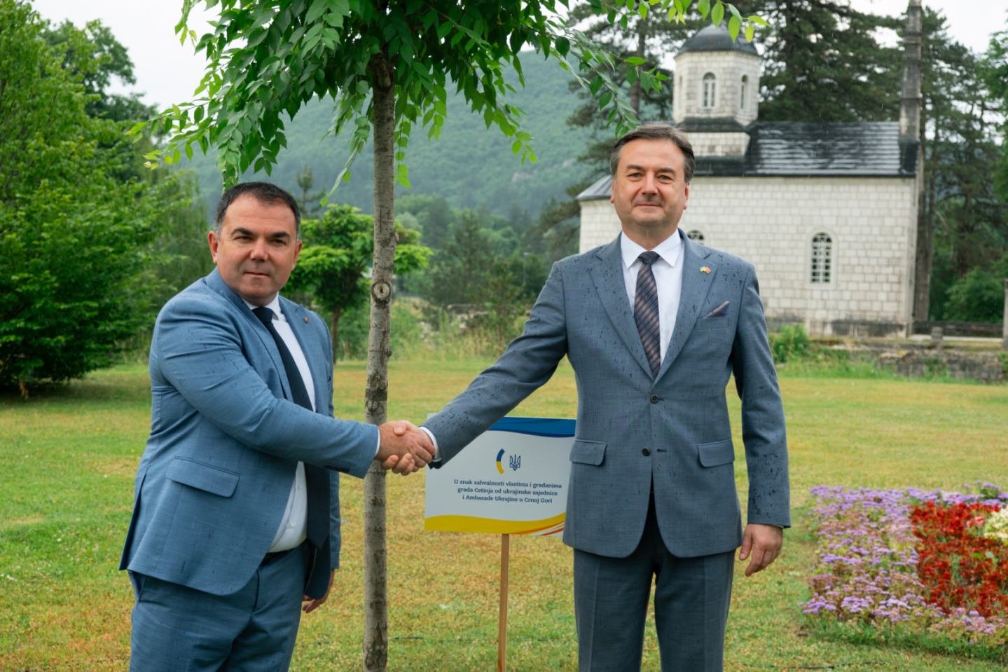 Na Cetinju posađeno drvo crnogorsko-ukrajinskog prijateljstva