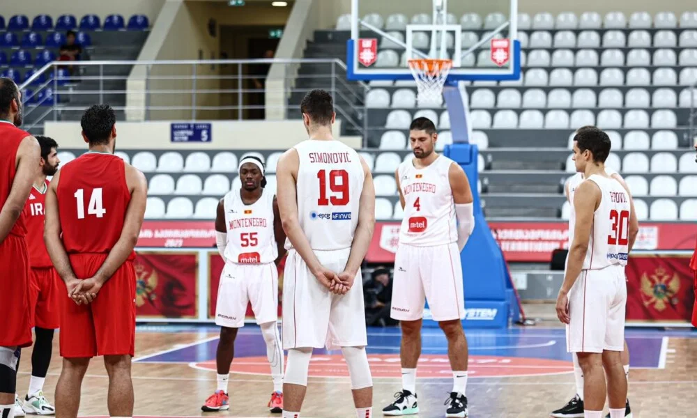 Crnogorski košarkaši se minutom ćutanja oprostili od Ivana Ćorovića