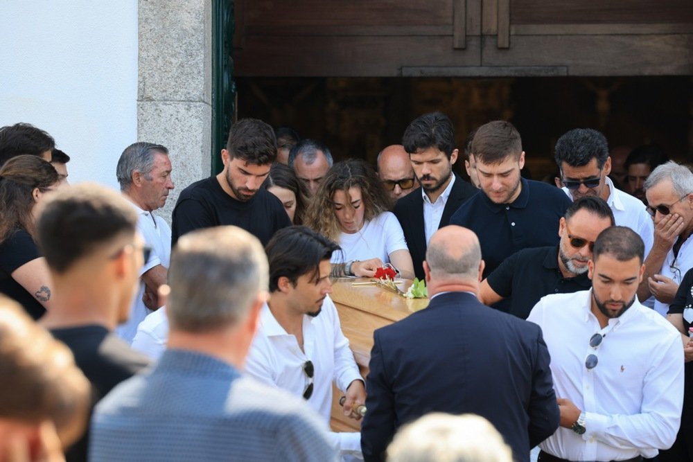 Sahranjen Dioga Žote - hiljadu ljudi na ispraćaju