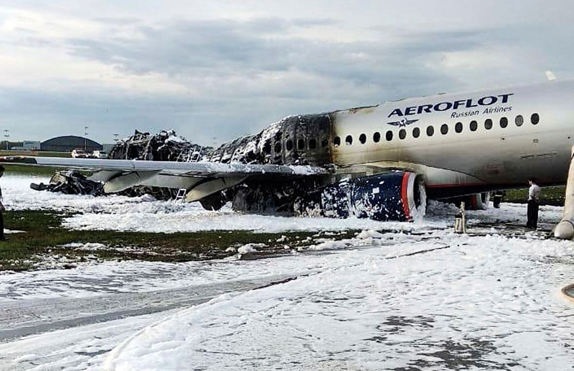 Istražitelji ispituju više verzija uzroka pada aviona na ruskom aerodromu