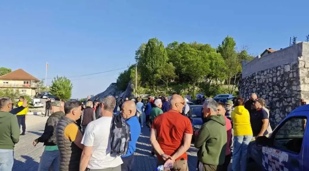 Trosatna blokada saobraćaja na Kruševom Ždrijelu