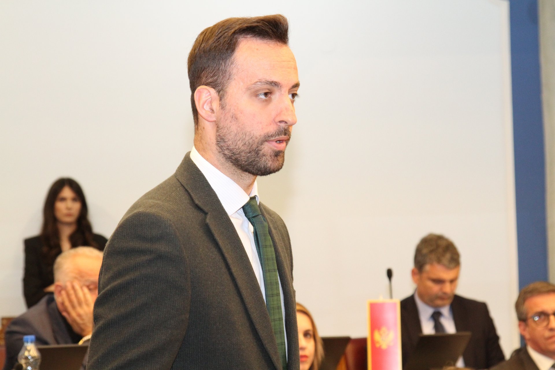 Zirojević: Dok se mi borimo, neki trče Joanikiju pod skute