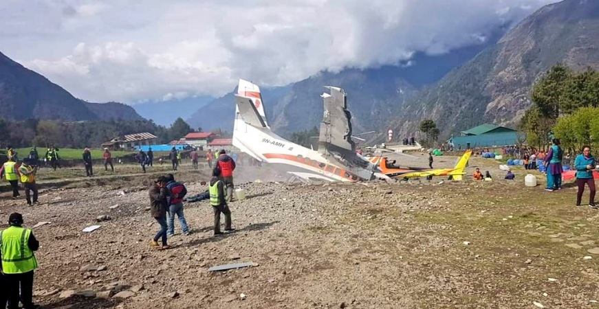 Avion udario u helikopter, troje mrtvih