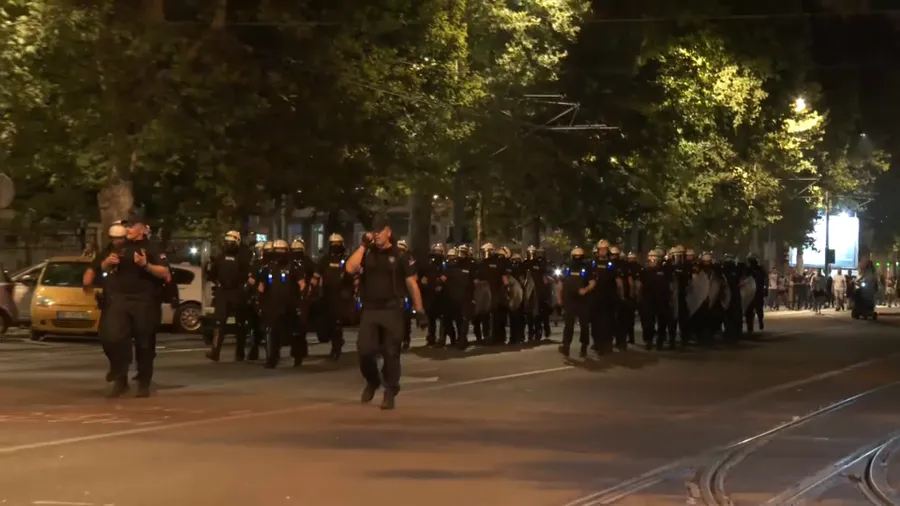 Srbija: I večeras blokade, hapšenja i razbijanje protesta