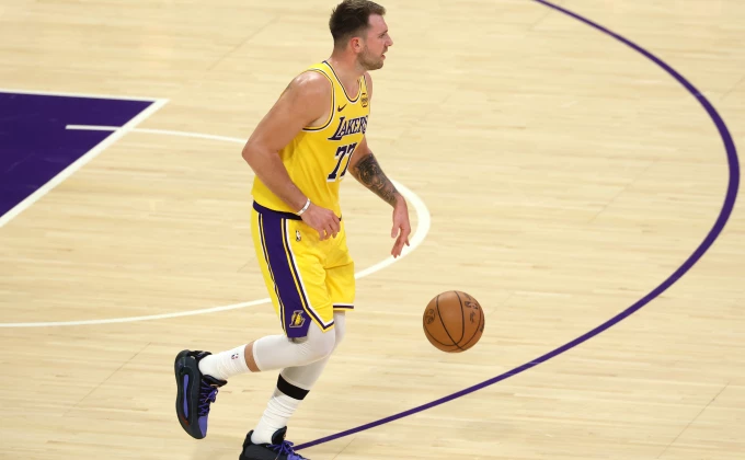 Čikagov sedmi poraz u nizu, Lejkersi bolji od Filadelfije