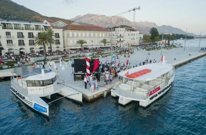 Od ponedjeljka brodska linija Tivat – Herceg Novi, karta četiri eura
